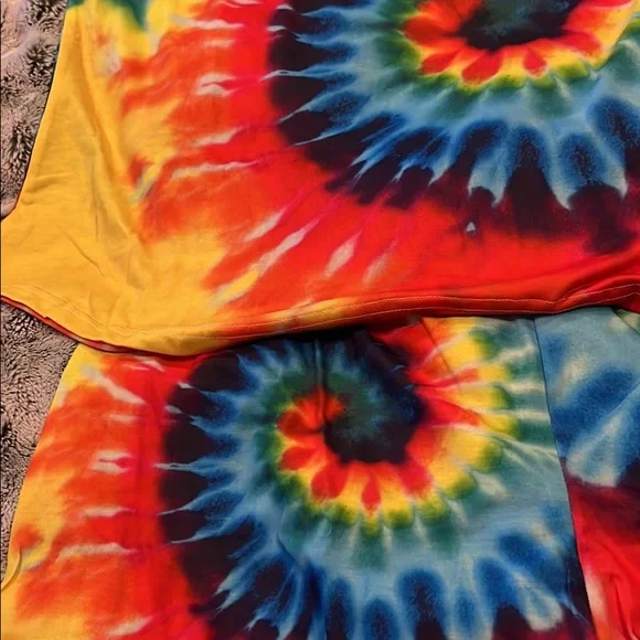 NWOT Women’s Two Piece Shorts and Short Sleeve Shirt Tie Dye Set - Picture 6 of 8